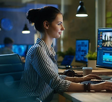 Beautiful%20Female%20Video%20Editor%20Wo