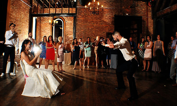 DJ Mark - Garter Removal.JPG