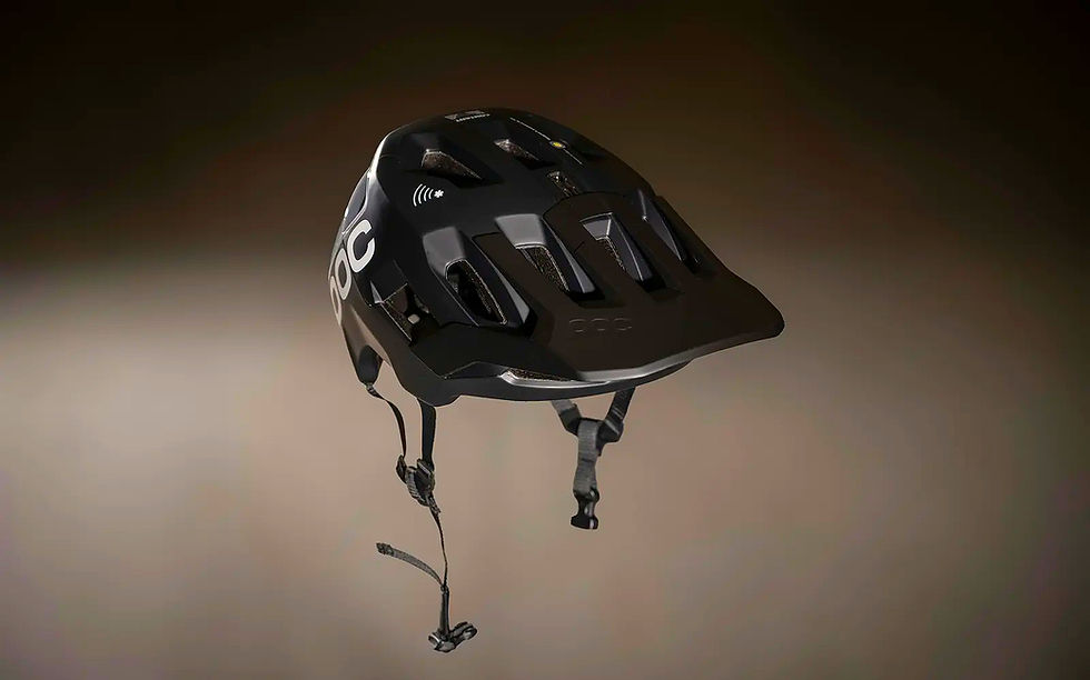Schwarzer Fahrradhelm Nahaufnahme auf neutralem Hintergrund, Mountainbike-Helm für Sicherheit.