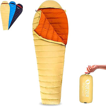 Geräumiger gelber Schlafsack, orangefarbenes Futter, blaue Varianten und kompakter Packsack Schlafsack.