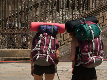 Menschen mit rucksack