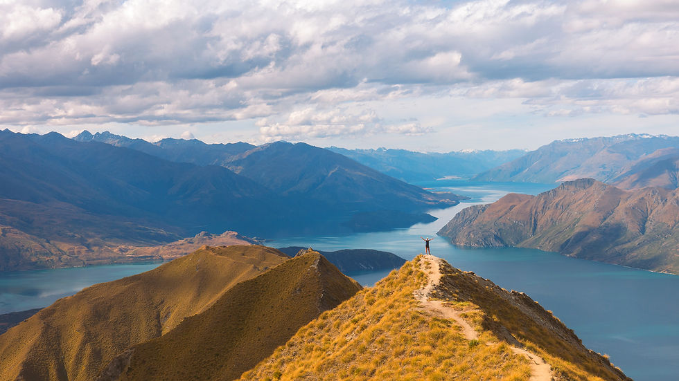 Fjordlandschaft mit wasser und wolken