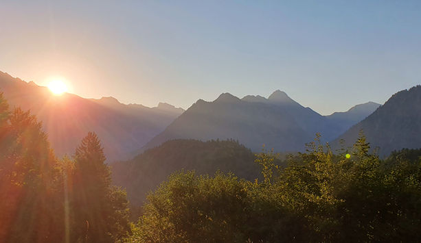 Allgäuer alpen, berge bei sonnenaufgang