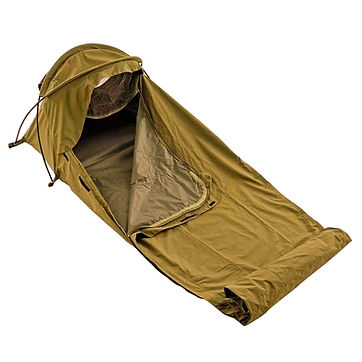 Beige Schlafsack mit Kapuze geöffnet, für Outdoor-Abenteuer. Zelte und Schlafsäcke