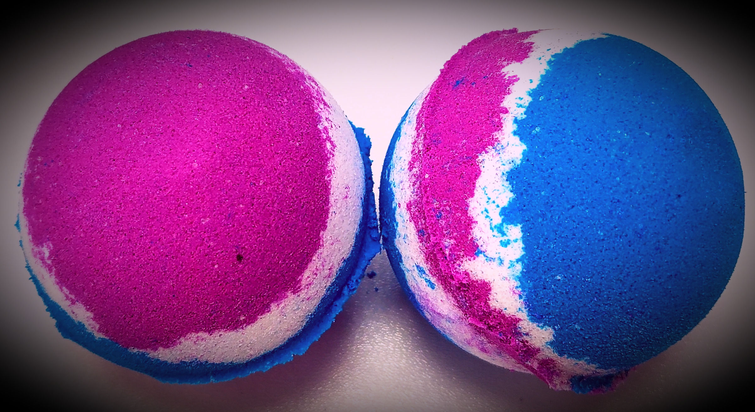 BUBBLEGUM BATH BOMB