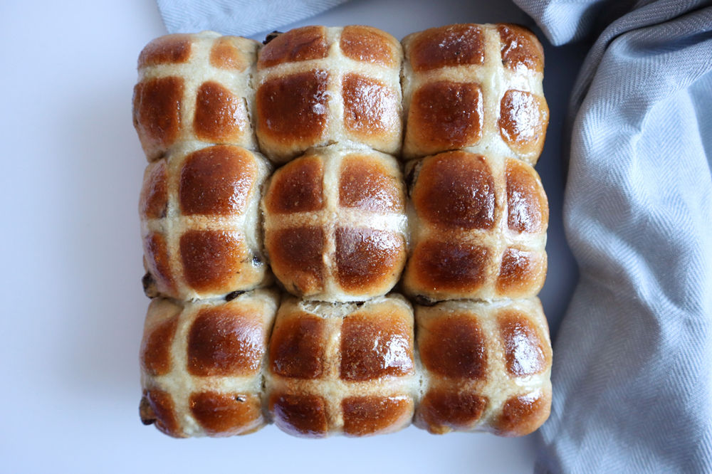 Classic Hot Cross Bun Sponge Method
