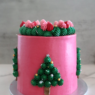 Delight Your Taste Buds with this Christmas Buttercream Cake - A Perfect Blend of Vanilla, Mixed Berries, and Italian Meringue Buttercream
