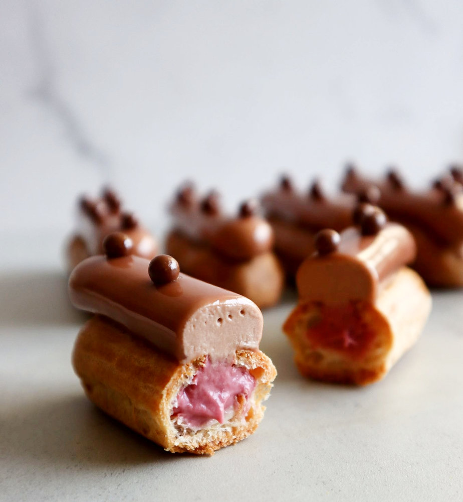 Cartoon Raspberry Eclair Raspberry Chocolate Eclair