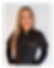 Diana Beltrán con un uniforme negro, sonriendo