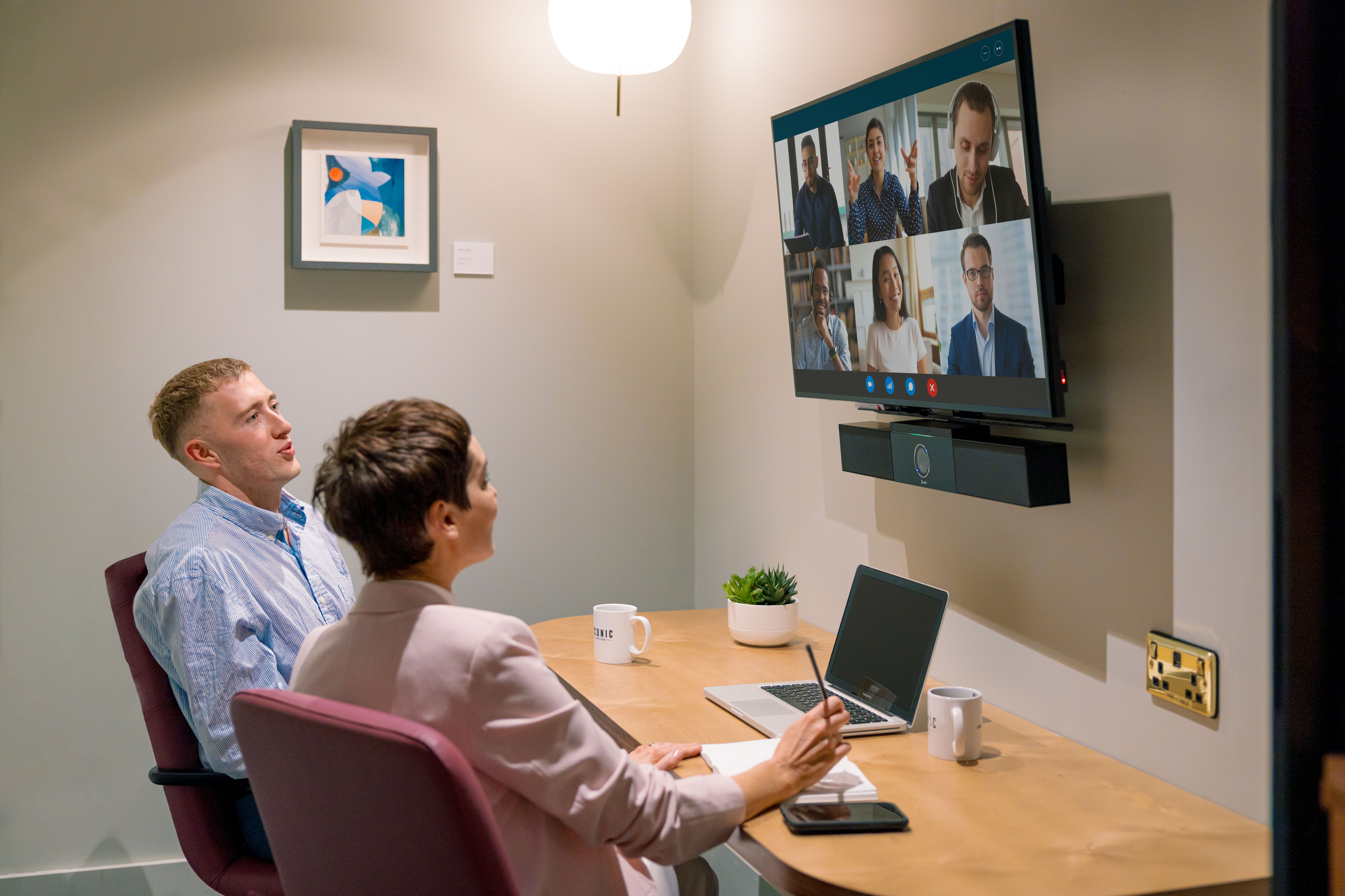 iconicoffices_webproject_NSQ2_booth1.jpg