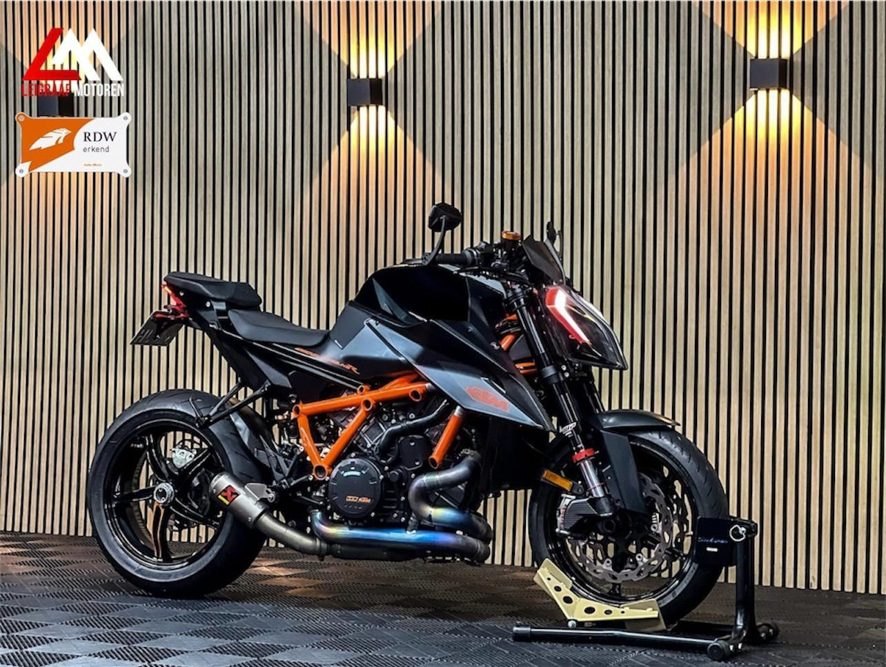 KTM 1290 Superduke r - Volledige akrapovic - Alarm - Carbon