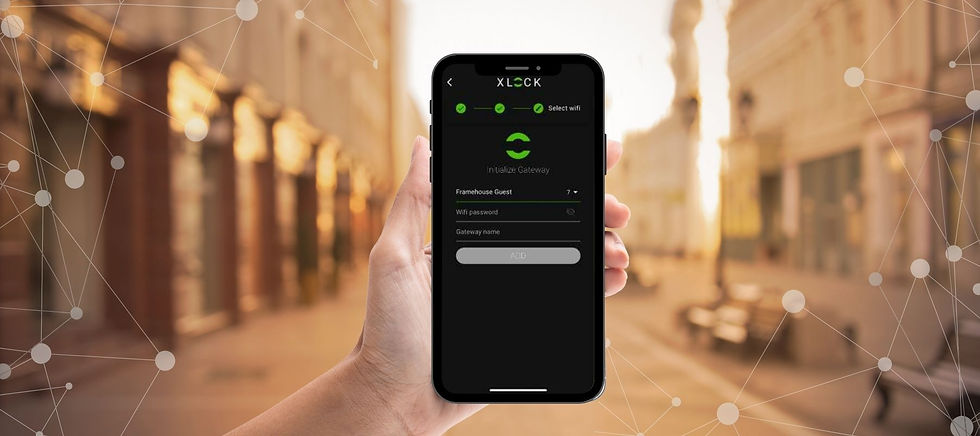 Blick auf Smartphone mit geöffneter XLOCK App
