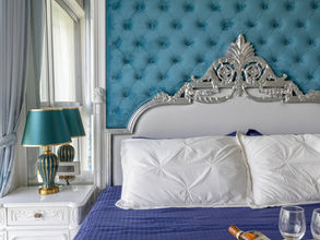 Ocean Hues & Timeless Elegance: A Serene Bedroom Retreat