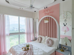 Blush Blossom: A Teen Retreat of Elegance and Comfort