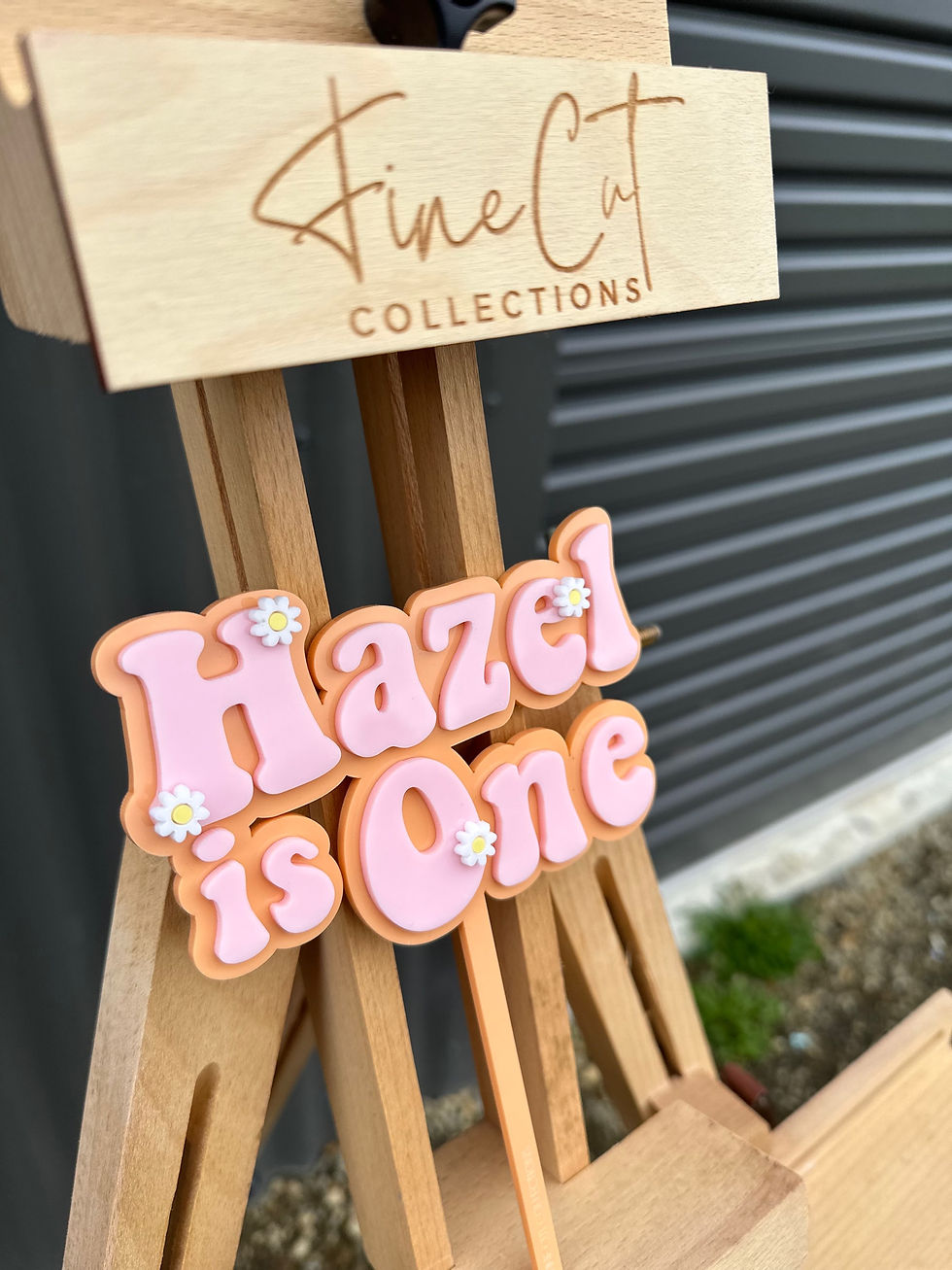 Thumbnail: Groovy name topper