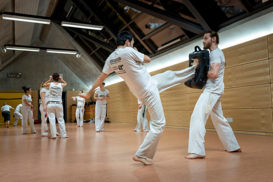 Arte Nacional Capoeira Stuttgart -Training: dynamic pad training in a group