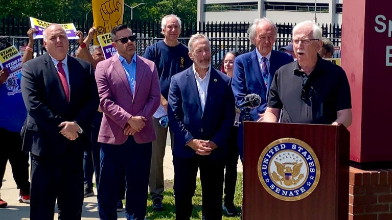 NAGE Leaders, Members Gather with Politicians to Protest VA Contract Termination