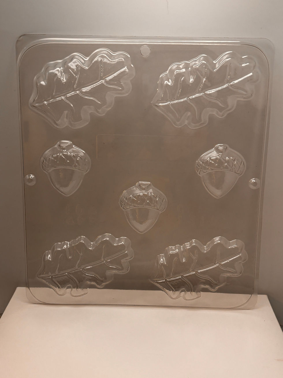 Mold with 4 oak leaves and 3 acorns