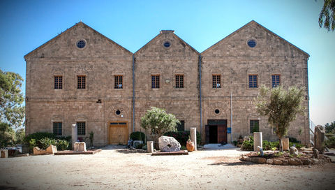 חזית המזגגה
front of the Mizgaga museum