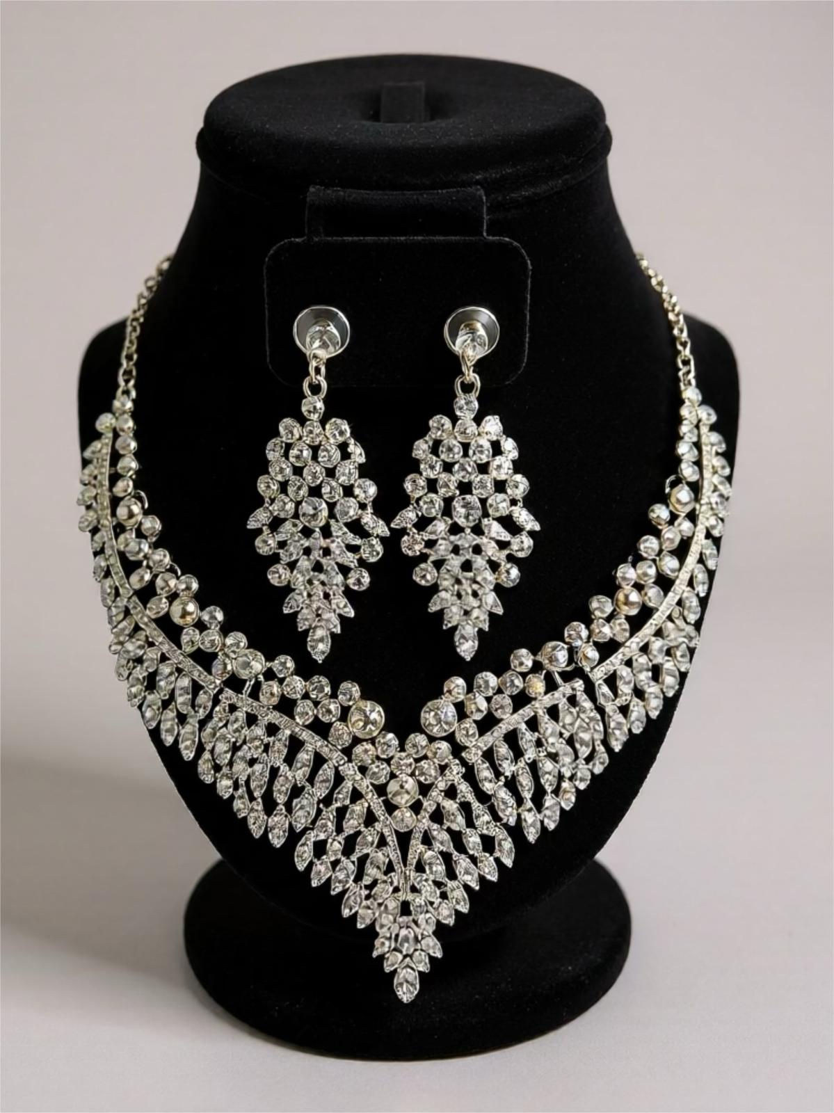 Diamond Radiance Jewelry Set