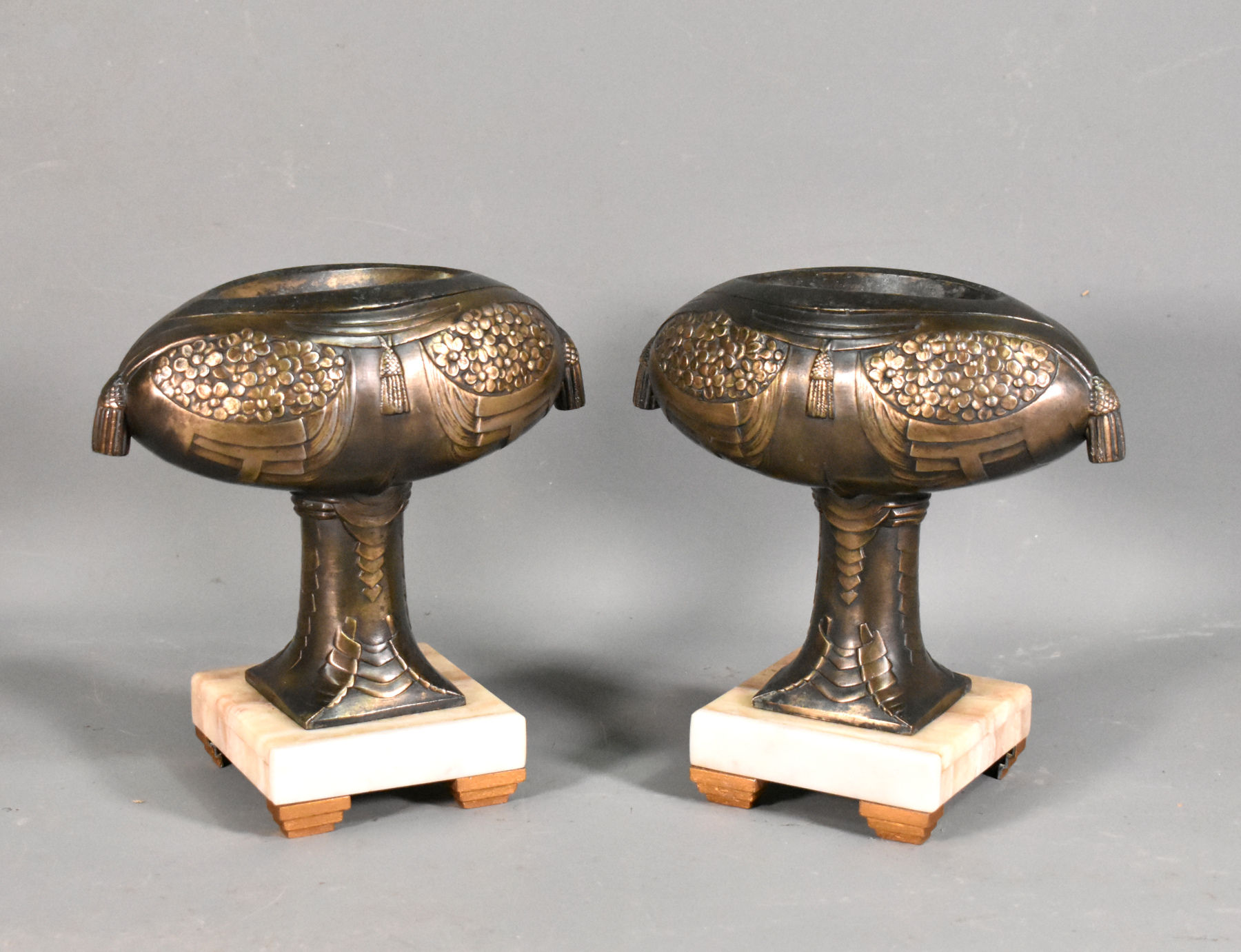 Paire de Garnitures Décoratives Art Déco Françaises