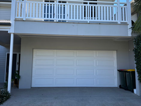 Balcony screening with aluminum slat screens