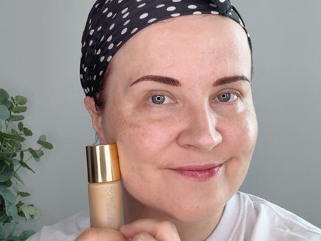Why I Love Lisa Eldridge Seamless Skin Highlighter