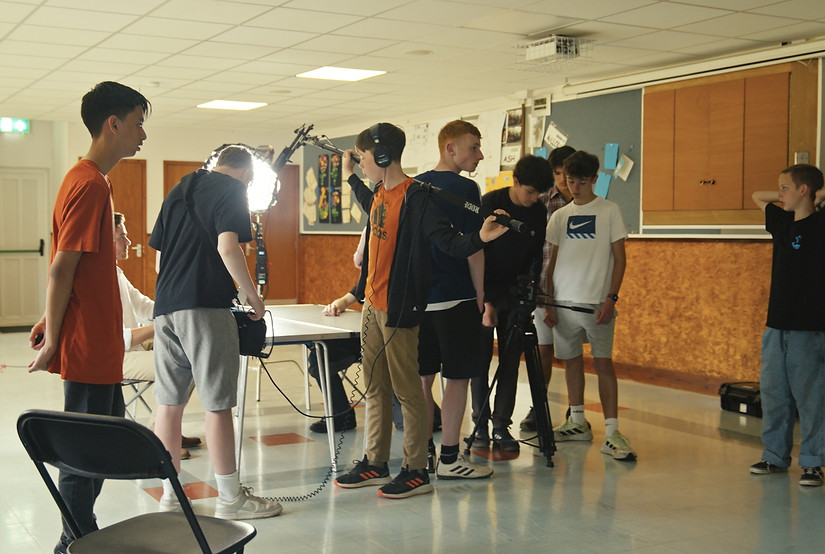 Behind_a_wall_BTS26.jpg