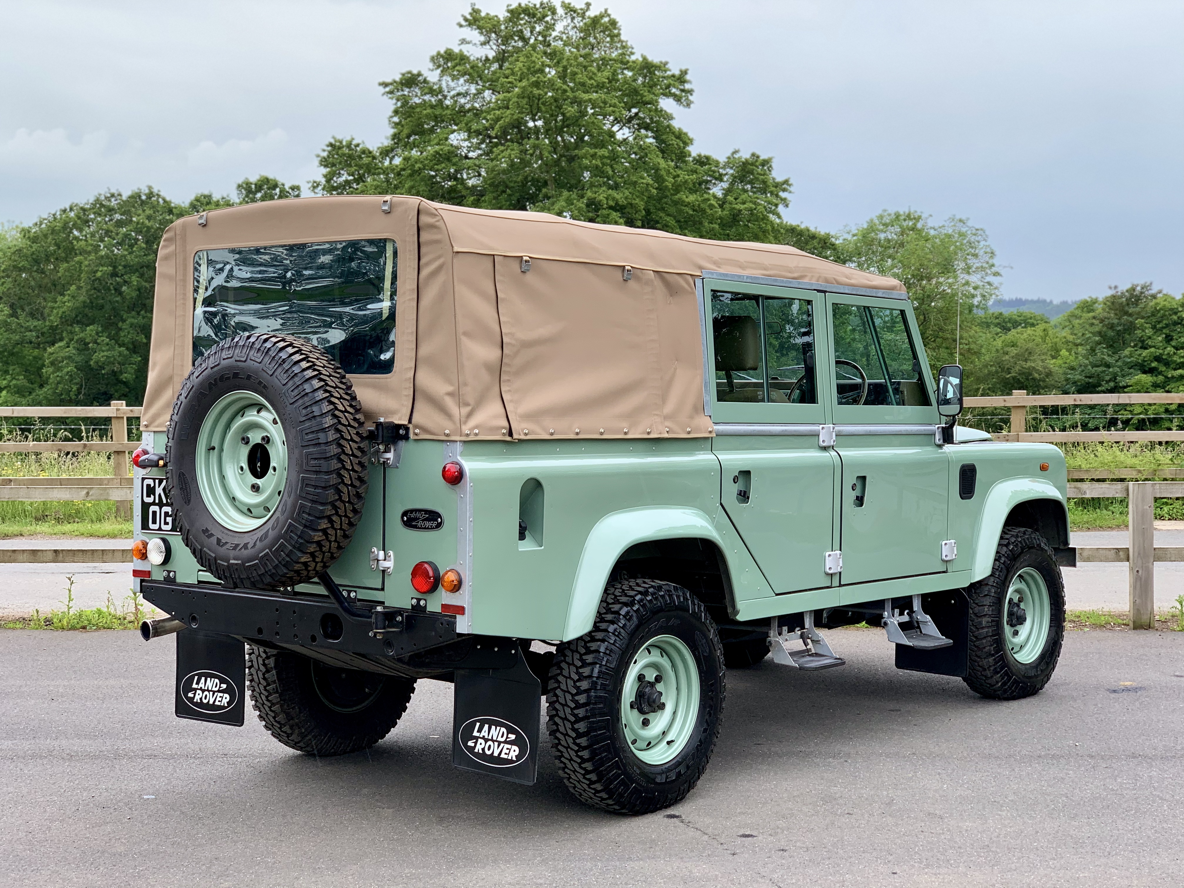 Range rover safari