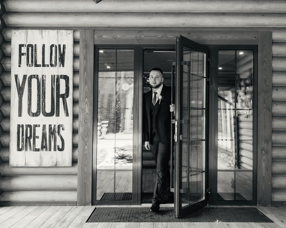 Фотосессия жениха. Организация и оформление свадьбы в Белгороде. Свадебное агентство "ДИНАСТИЯ КИНАСТ"