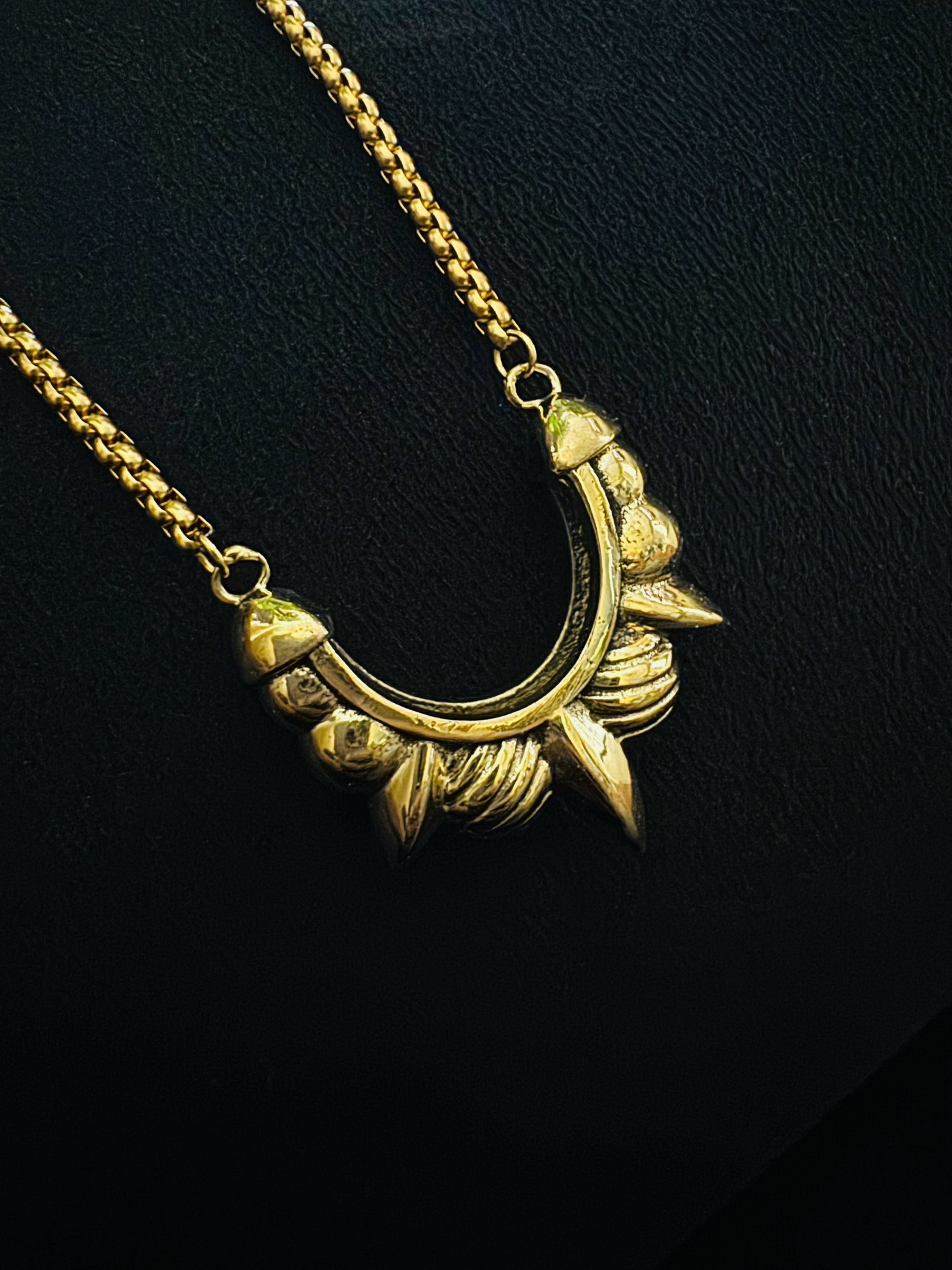 Large Pendant necklace front view