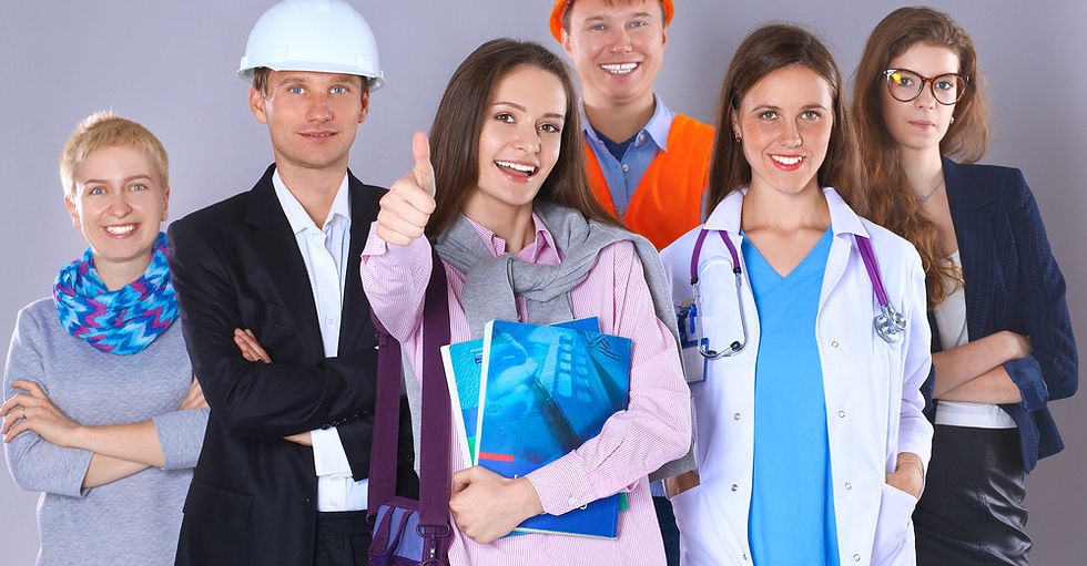 Profissionais de Enfermagem do Trabalho junto com os funcionários de uma empresa.