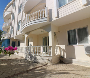 Didim Meersindere mahallesinde denize yürüme mesafesinde havuzlu sitede 1+1 daire satılık