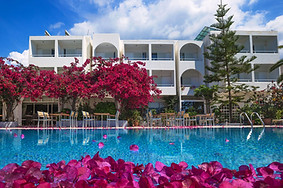KyparissiaBeach1.jpg