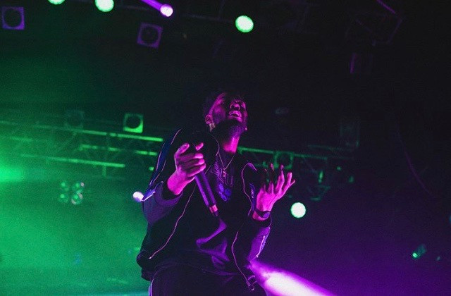 Man, A2 rapping at concert