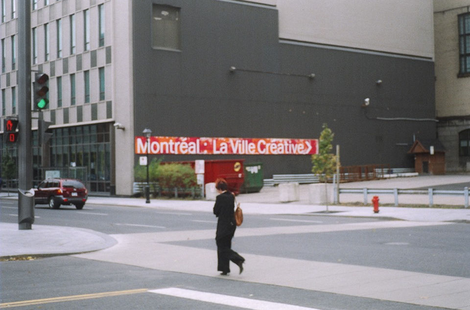 60699169_308219340108321_353122830868545