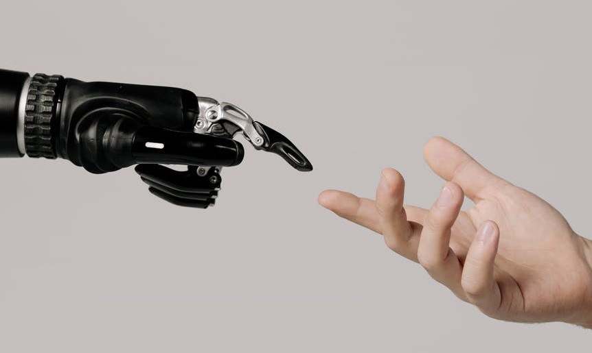 Human Hand and bot conections