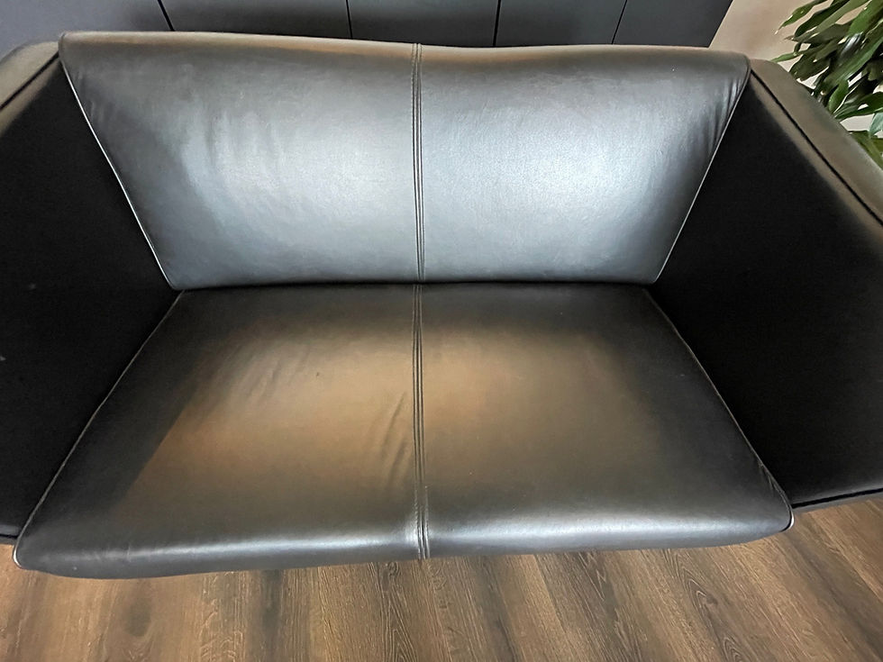 Thumbnail: Wemal Tildra leðursófi frá Epal