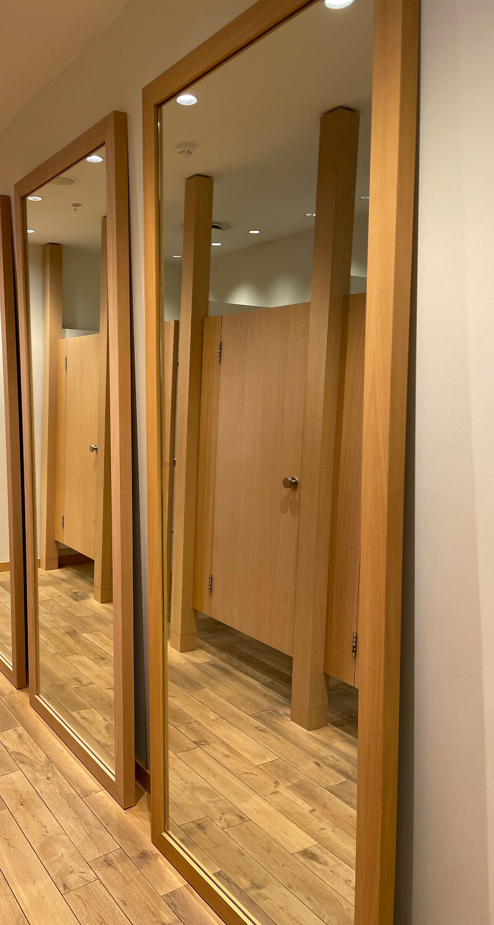 SELT / SOLD - Spegill - speglar - verslunarinnrétting