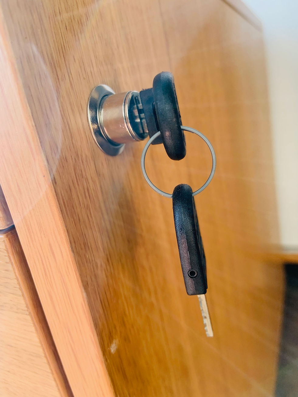 Thumbnail: Selt/Endurnýtt-ÁG skrifborðskálfur eik á hjólum