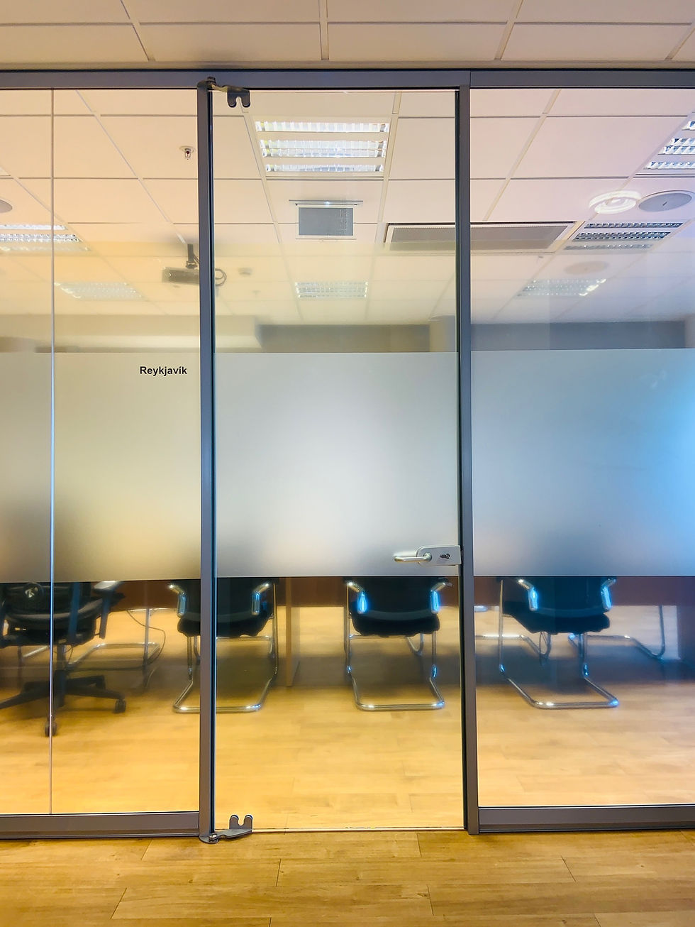 Thumbnail: Selt - Hert gler - glerveggir -glerhurðir 265 sm á hæð