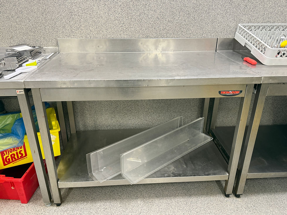 Thumbnail: SELT / SOLD Tecnodom stálborð m/kanti, 140xD70 sm