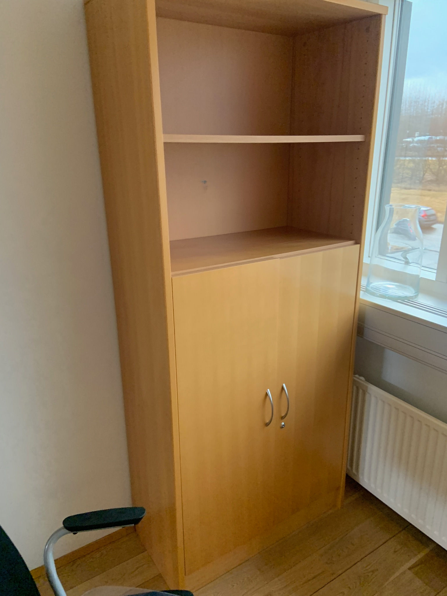 Selt/Endurnýtt-Möppuskápur m.læsingu