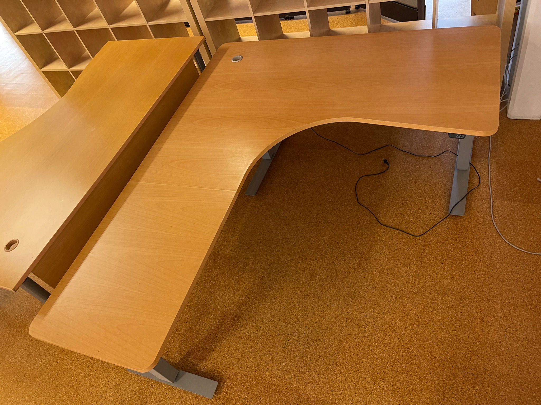 Selt/Endurnýtt-Rafmagns hornskrifborð eik 200x160 Á.Guðmundsson