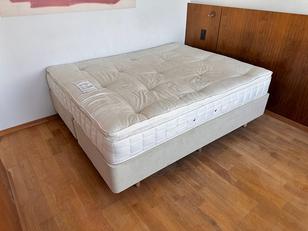 SELT / SOLD Hypnos Beaumont hótelrúm (botn og dýna) - L200 x B160 sm.