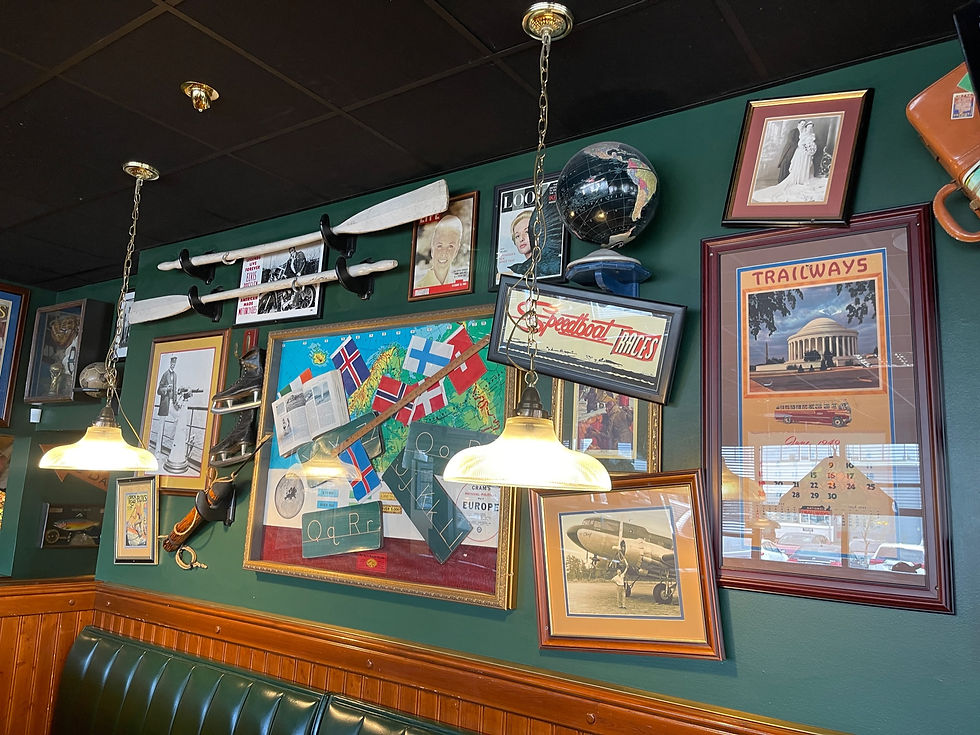 Thumbnail: SELT / SOLD Yfir 200 hlutir - Treyjur-hattar-poolkjuðar og kúlur