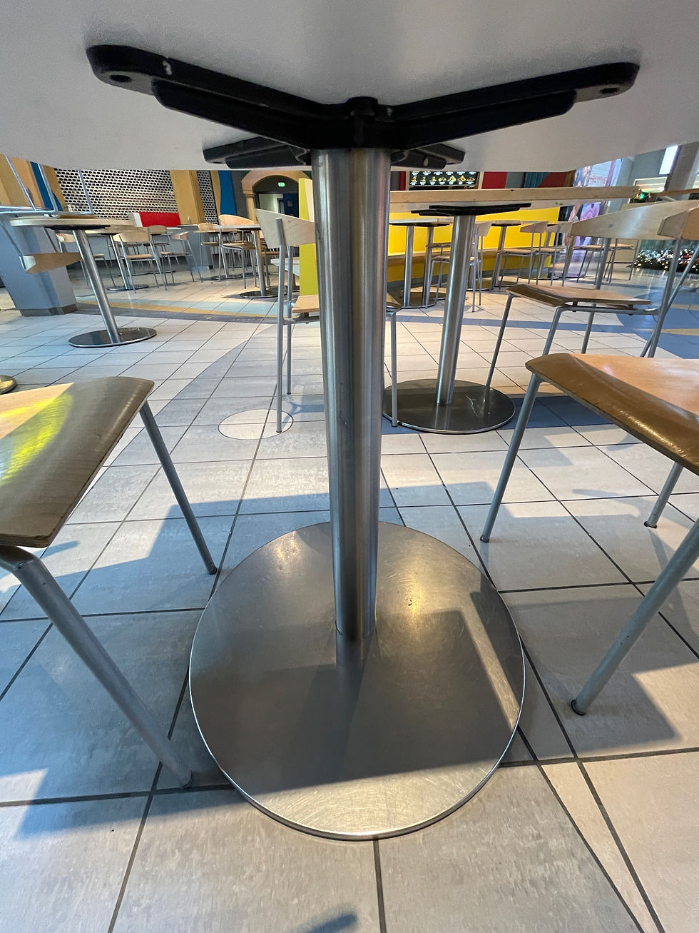 Thumbnail: SELT / SOLD - Eldhús/kaffihúsaborð og stólar - 20 borð 6 stólar