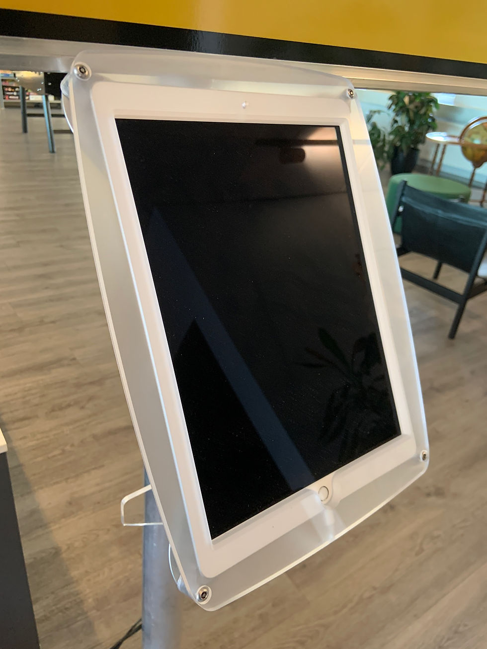 Thumbnail: SELT / SOLD Tékkaðu þig inn! Ipadskilti