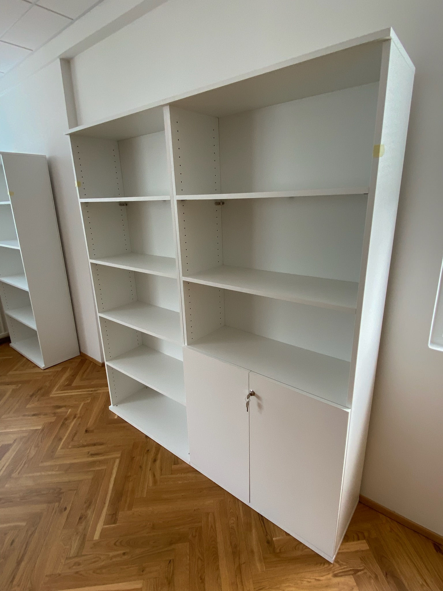 SELT / SOLD Nýlegir skápar frá Pennanum 179x80