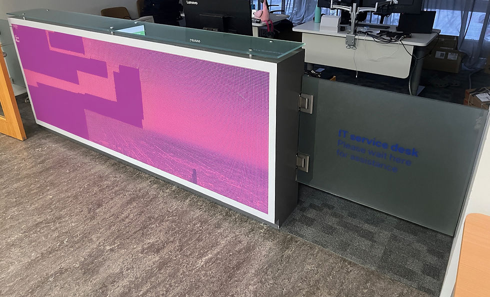 Thumbnail: SELT / SOLD -  Móttökuborð með glerhliði, B250 x D110 x H104 sm.